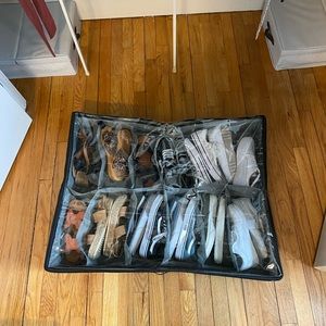 Shoe storage w/ zipper closure and handles